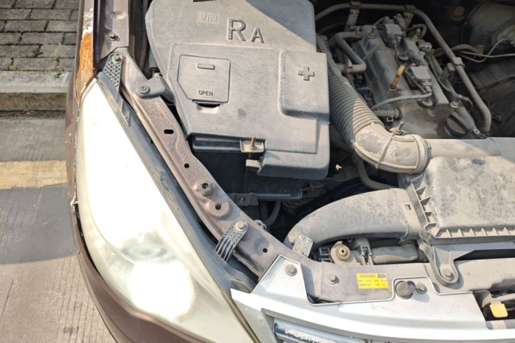 Used BAIC Weiwang M20 2014 1.5L Basic Version DAM15DL Engine Bay Right