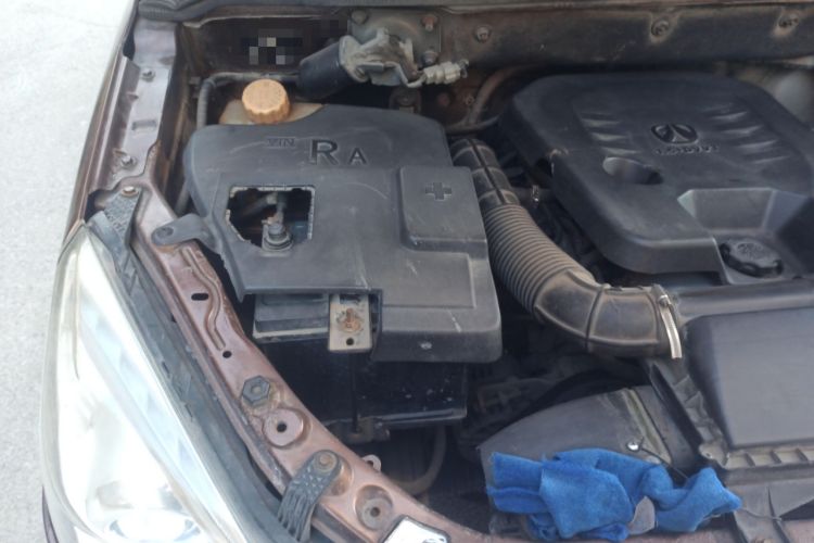 Used BAIC Weiwang M20 2014 1.5L Basic Version DAM15DL Engine Bay Right