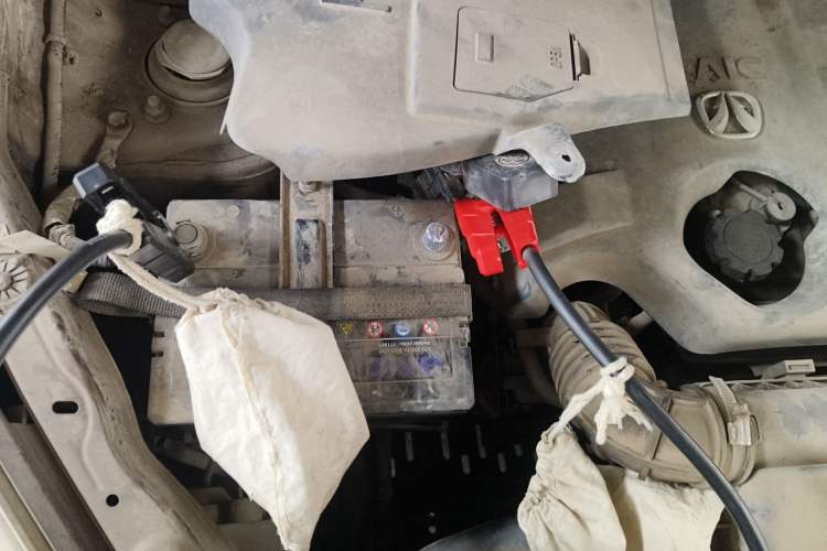 Used BAIC Weiwang M20 2014 1.5L practical type BJ415A Engine Bay Right
