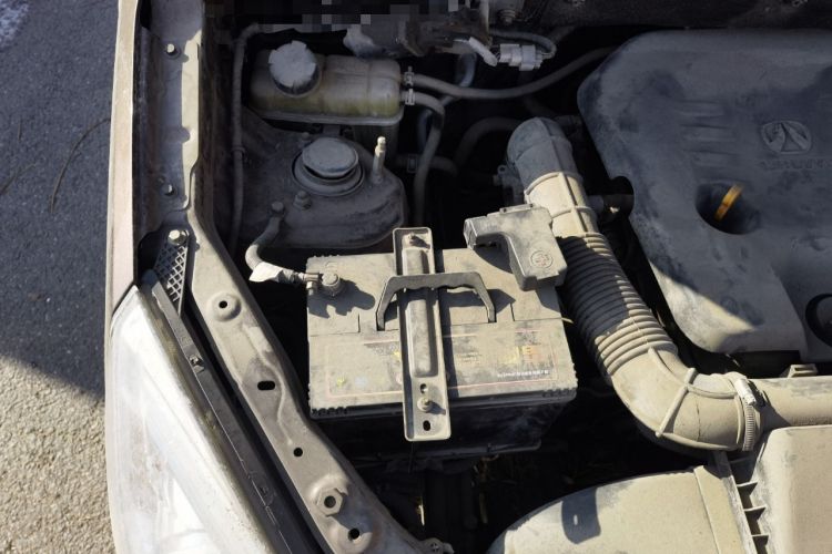 Used BAIC Weiwang M20 2014 1.5L Basic Version DAM15DL Engine Bay Right