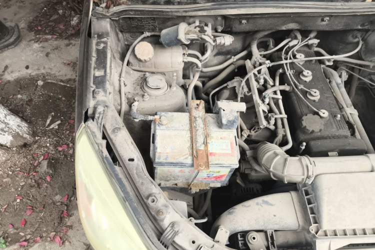 Used BAIC Weiwang M20 2014 1.5L practical type BJ415A Engine Bay Right