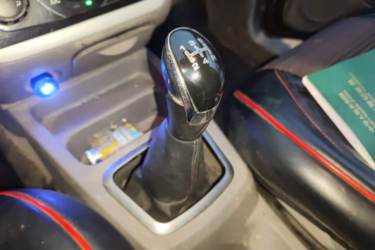 Used BAIC Weiwang M20 2014 1.5L practical type BJ415A Gear Lever