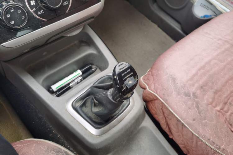 Used BAIC Weiwang M20 2014 1.5L Basic Version BJ415B Gear Lever