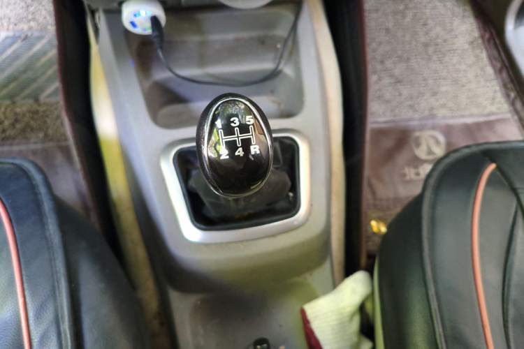 Used BAIC Weiwang M20 2014 1.5L practical type BJ415A Gear Lever