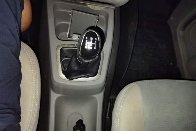 Used BAIC Weiwang M20 2014 1.5L Basic Version DAM15DL Gear Lever