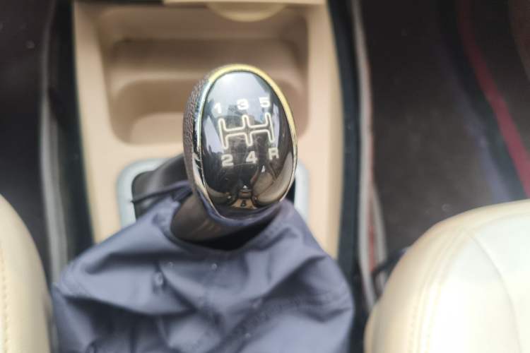 Used BAIC Weiwang M20 2014 1.5L Comfort version DAM15DL Gear Lever