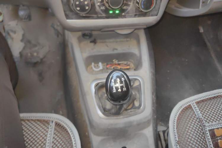 Used BAIC Weiwang M20 2014 1.5L practical type BJ415A Gear Lever
