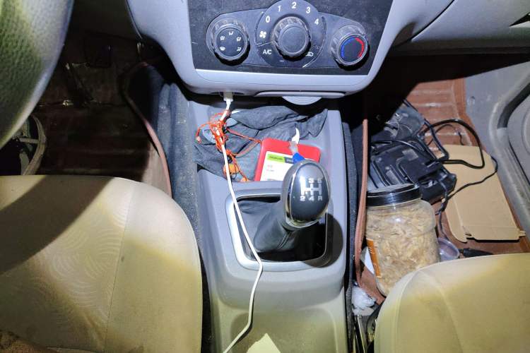Used BAIC Weiwang M20 2014 1.5L practical type BJ415A Gear Lever
