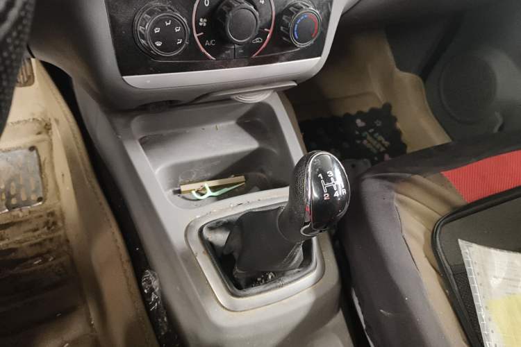 Used BAIC Weiwang M20 2014 1.5L practical type BJ415A Gear Lever