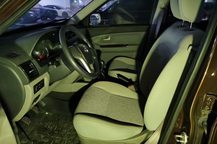 Used BAIC Weiwang M20 2014 1.5L Basic Version DAM15DL Left Front Seat