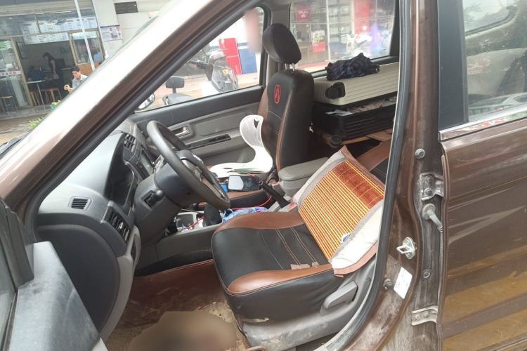 Used BAIC Weiwang M20 2014 1.5L practical type BJ415A Left Front Seat