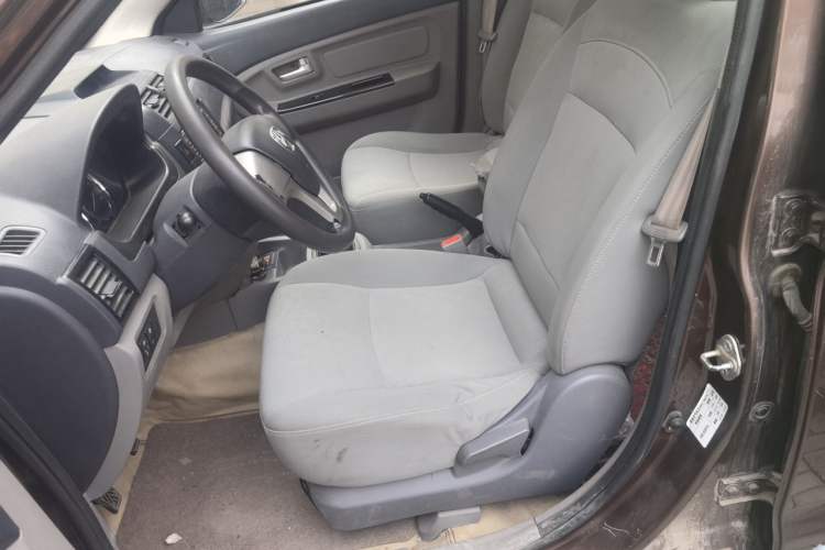 Used BAIC Weiwang M20 2014 1.5L practical type BJ415A Left Front Seat