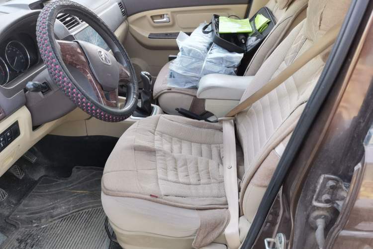 Used BAIC Weiwang M20 2014 1.5L Basic Version DAM15DL Left Front Seat