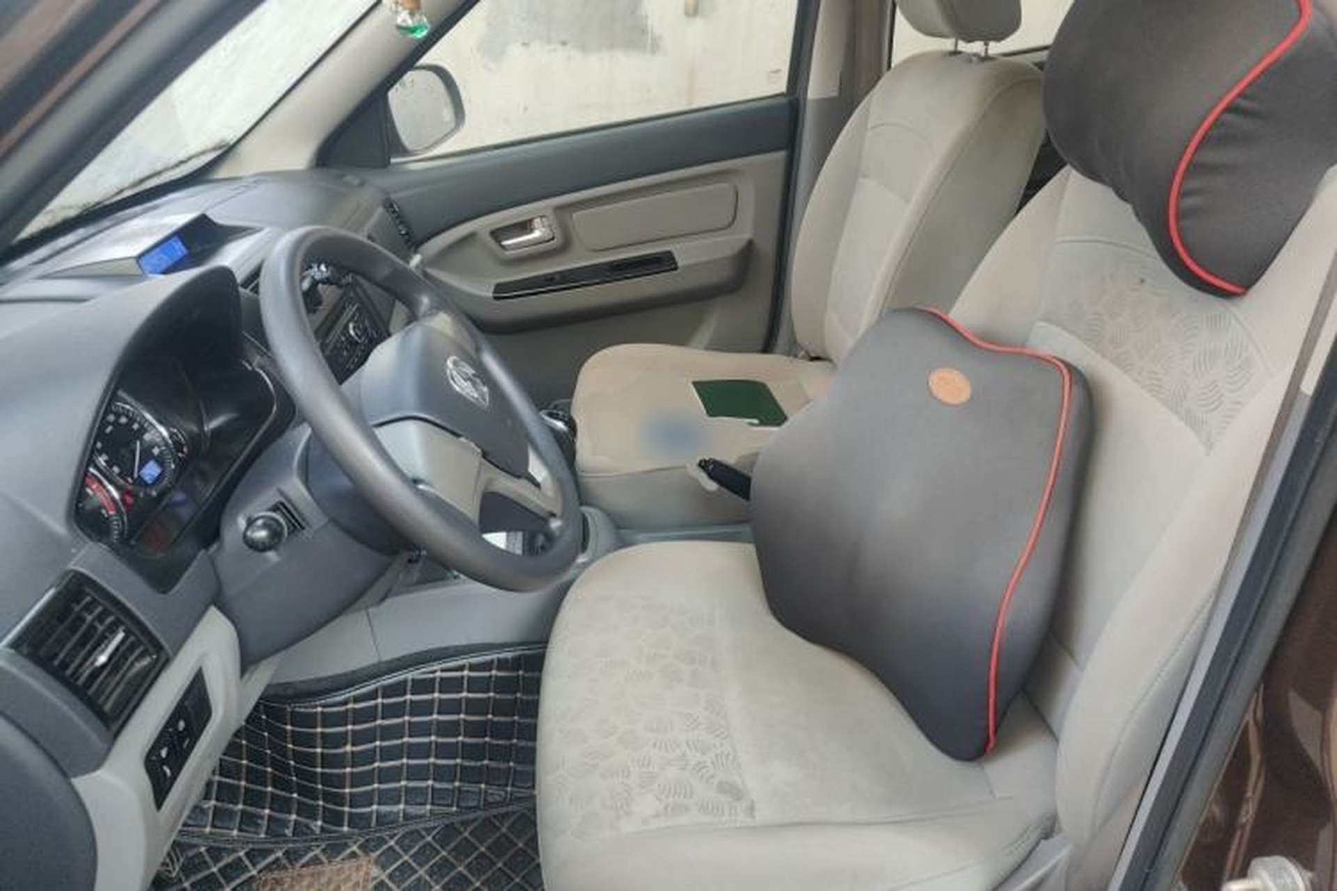 Used BAIC Weiwang M20 2014 1.5L practical type BJ415A Left Front Seat