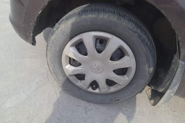 Used BAIC Weiwang M20 2014 1.5L practical type BJ415A Left Front Wheel Hub