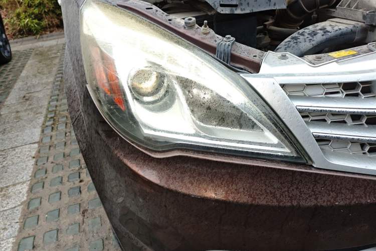 Used BAIC Weiwang M20 2014 1.5L practical type BJ415A Right Front Headlight