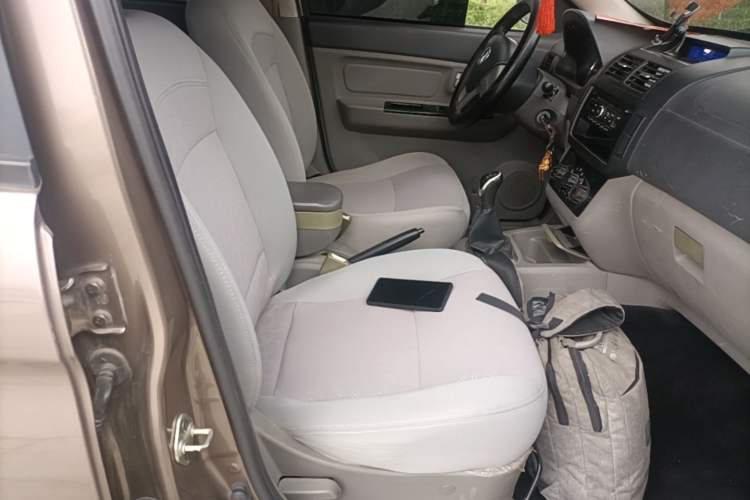 Used BAIC Weiwang M20 2014 1.5L Basic Version DAM15DL Right Front Seat