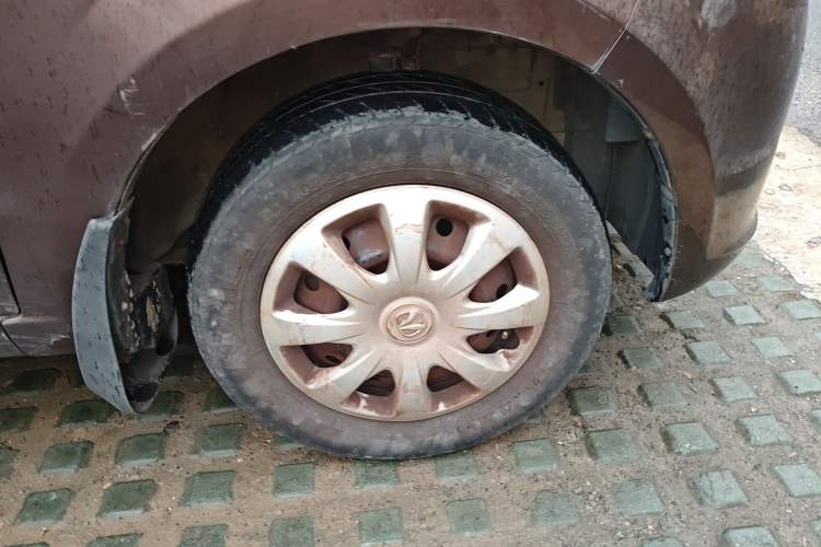 Used BAIC Weiwang M20 2014 1.5L practical type BJ415A Right Front Wheel Hub