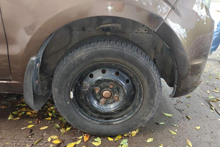 Used BAIC Weiwang M20 2014 1.5L practical type BJ415A Right Front Wheel Hub