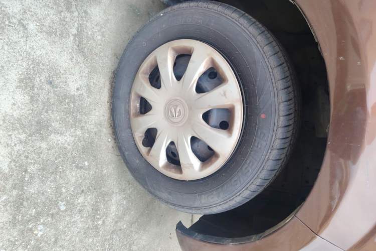 Used BAIC Weiwang M20 2014 1.5L practical type BJ415A Right Front Wheel Hub