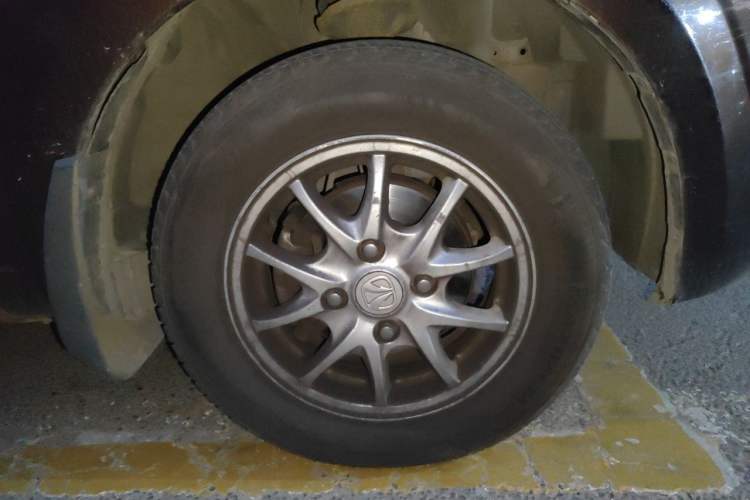 Used BAIC Weiwang M20 2014 1.5L Basic Version DAM15DL Right Front Wheel Hub