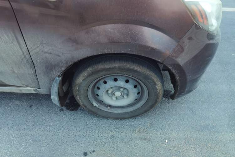 Used BAIC Weiwang M20 2014 1.5L practical type BJ415A Right Front Wheel Hub