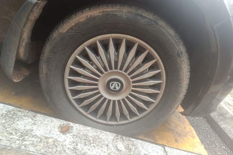 Used BAIC Weiwang M20 2014 1.5L practical type BJ415A Right Front Wheel Hub