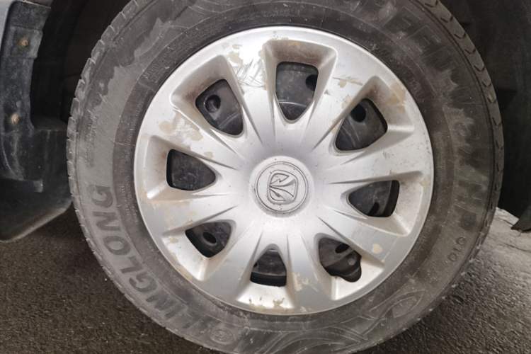 Used BAIC Weiwang M20 2014 1.5L practical type BJ415A Right Front Wheel Hub