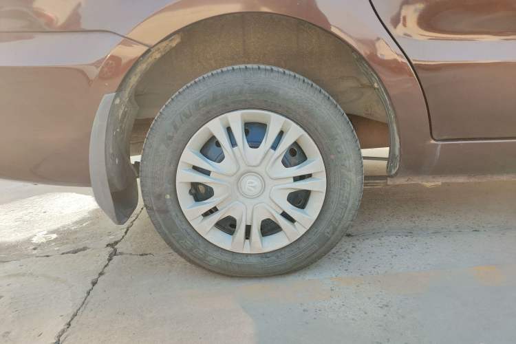 Used BAIC Weiwang M20 2014 1.5L Comfort Version BJ415B Right Rear Wheel Hub