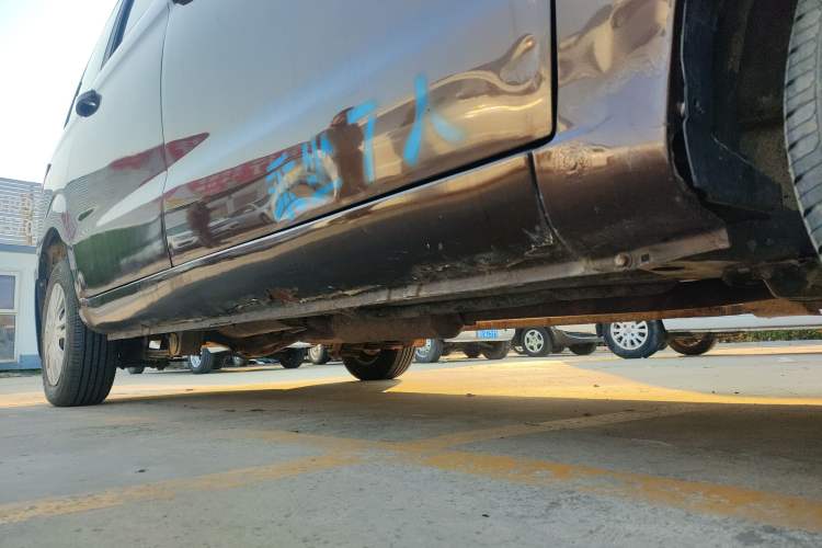 Used BAIC Weiwang M20 2014 1.5L Comfort Version BJ415B Right Side Sill