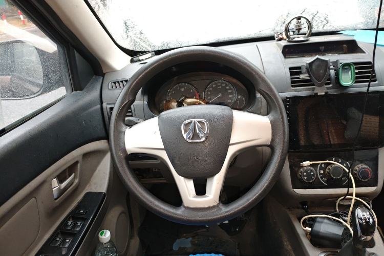Used BAIC Weiwang M20 2014 1.5L practical type BJ415A Steering Wheel