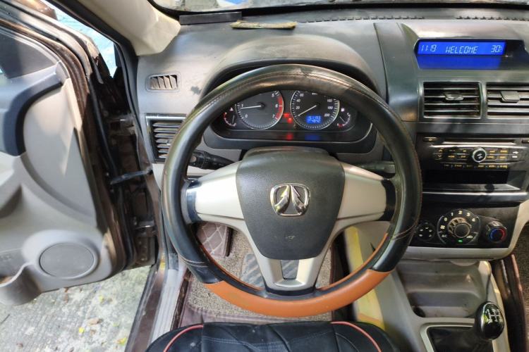 Used BAIC Weiwang M20 2014 1.5L practical type BJ415A Steering Wheel