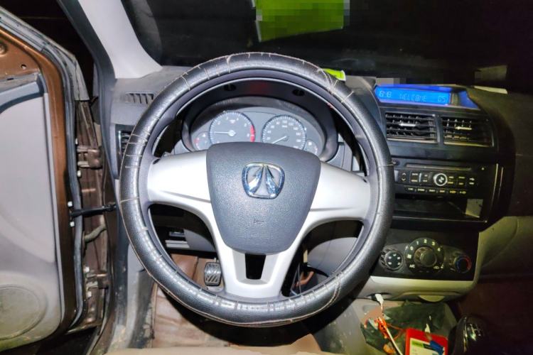 Used BAIC Weiwang M20 2014 1.5L practical type BJ415A Steering Wheel