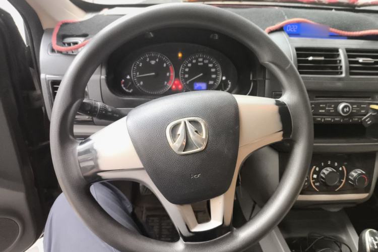 Used BAIC Weiwang M20 2014 1.5L practical type BJ415A Steering Wheel
