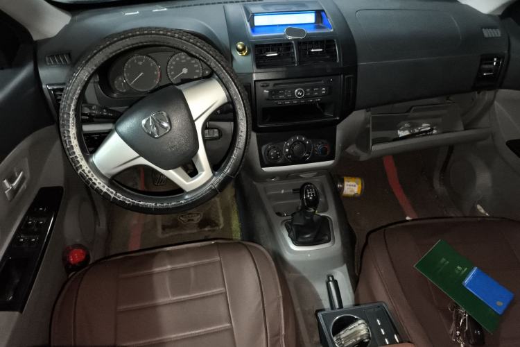 Used BAIC Weiwang M20 2014 1.5L practical type BJ415A Center Console