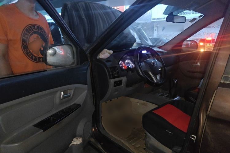 Used BAIC Weiwang M20 2014 1.5L practical type BJ415A Driver Seat