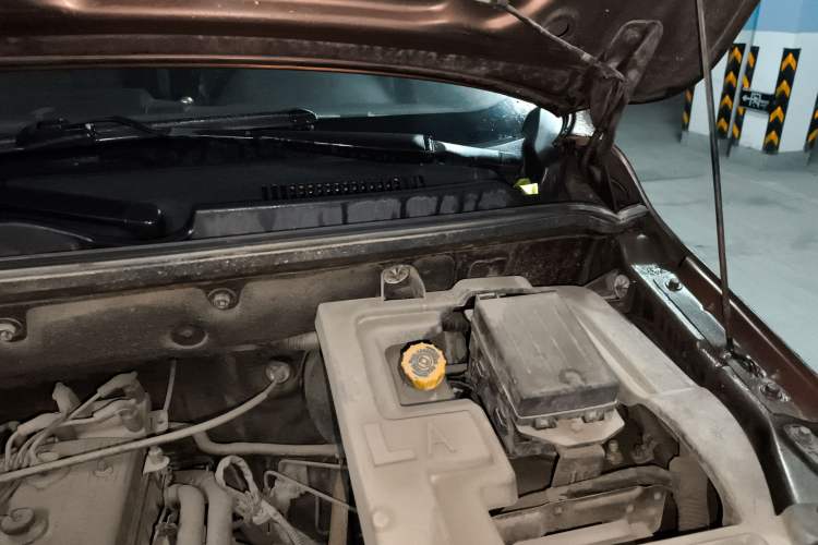 Used BAIC Weiwang M20 2014 1.5L practical type BJ415A Engine Bay Left