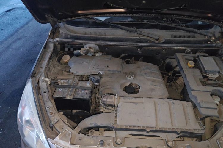 Used BAIC Weiwang M20 2014 1.5L practical type BJ415A Engine Bay Right