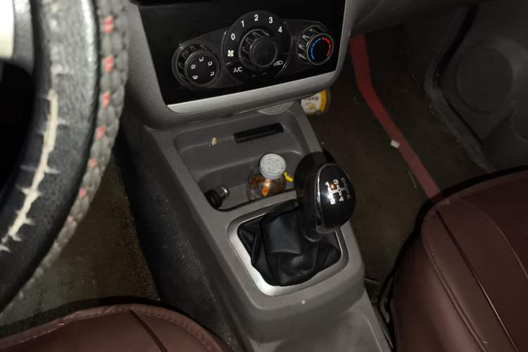 Used BAIC Weiwang M20 2014 1.5L practical type BJ415A Gear Lever