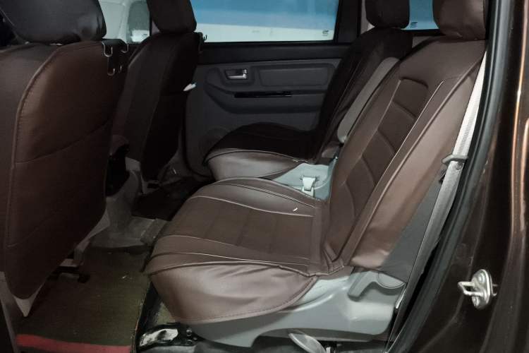 Used BAIC Weiwang M20 2014 1.5L practical type BJ415A Left Rear Seat