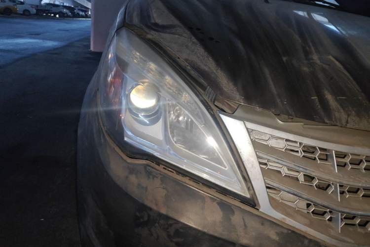 Used BAIC Weiwang M20 2014 1.5L practical type BJ415A Right Front Headlight