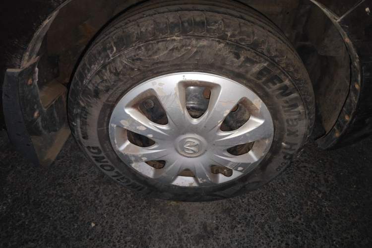 Used BAIC Weiwang M20 2014 1.5L practical type BJ415A Right Front Wheel Hub