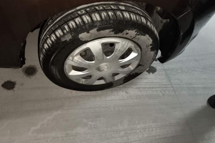 Used BAIC Weiwang M20 2014 1.5L practical type BJ415A Right Front Wheel Hub