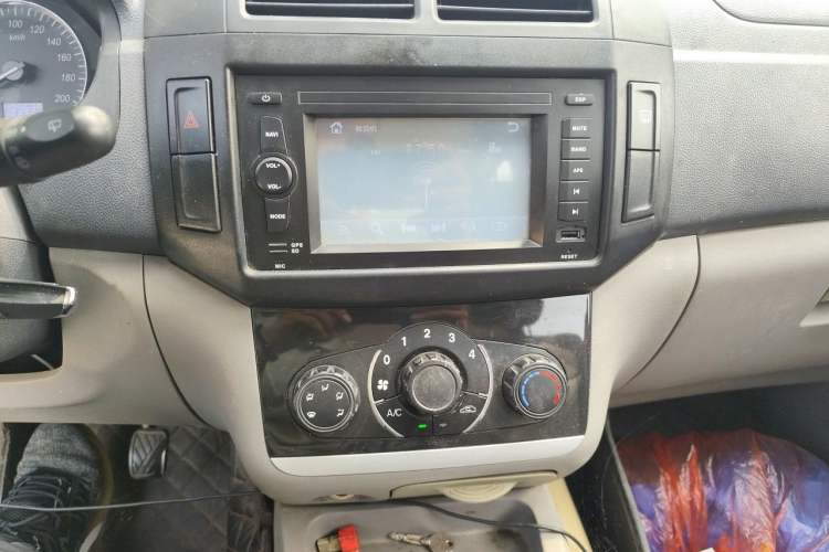 Used BAIC Weiwang M20 2014 1.5L Ultra-Luxury DAM15DL Audio And AC Panel