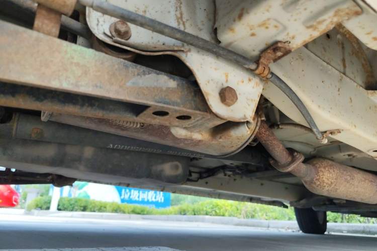 Used BAIC Weiwang M20 2014 1.5L Ultra-Luxury DAM15DL Chassis Rear Right