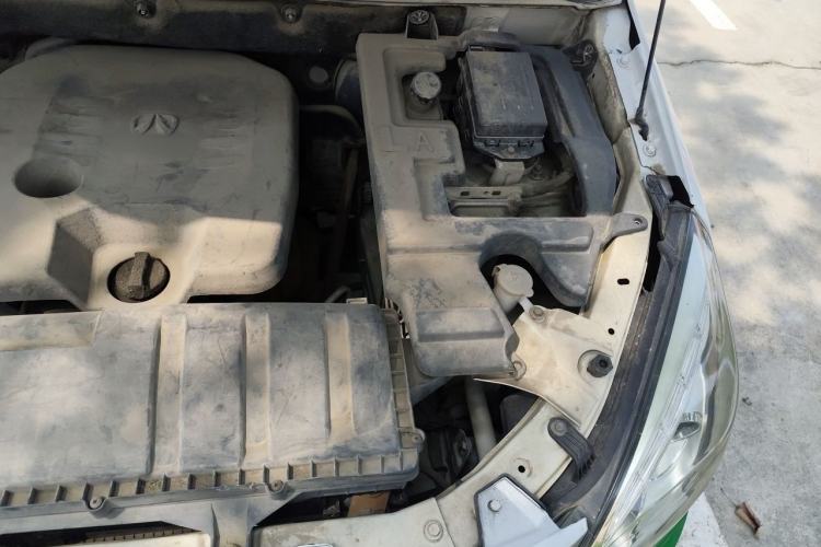 Used BAIC Weiwang M20 2014 1.5L Ultra-Luxury DAM15DL Engine Bay Left