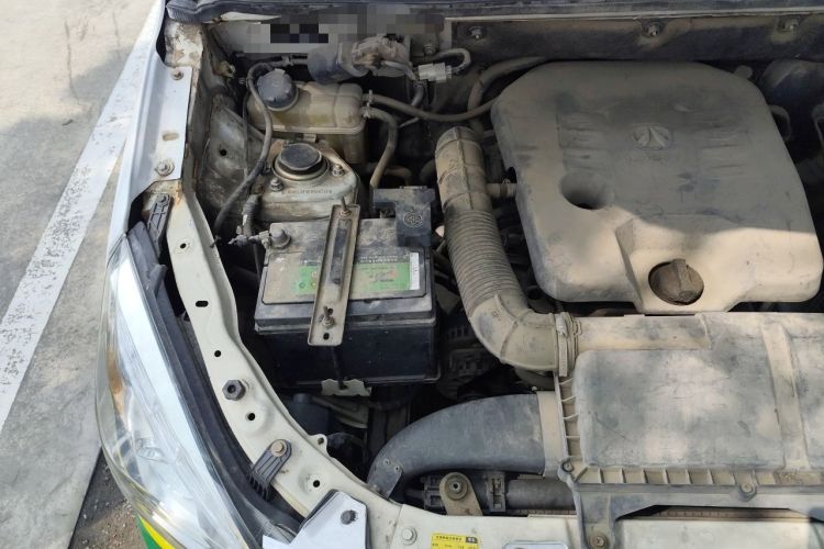 Used BAIC Weiwang M20 2014 1.5L Ultra-Luxury DAM15DL Engine Bay Right