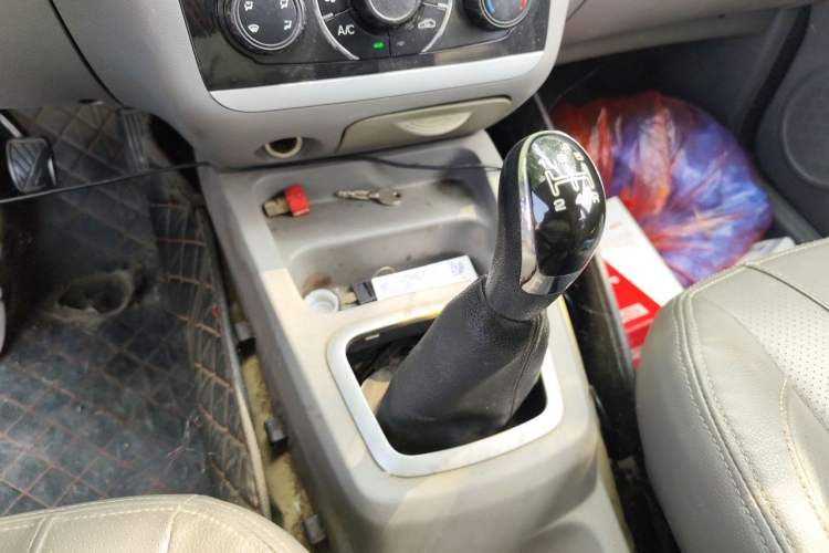 Used BAIC Weiwang M20 2014 1.5L Ultra-Luxury DAM15DL Gear Lever
