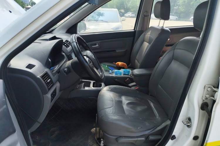 Used BAIC Weiwang M20 2014 1.5L Ultra-Luxury DAM15DL Left Front Seat