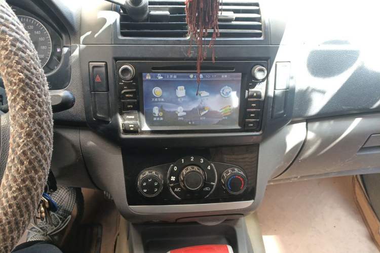 Used BAIC Weiwang M20 2014 1.5L practical type BJ415A Audio And AC Panel
